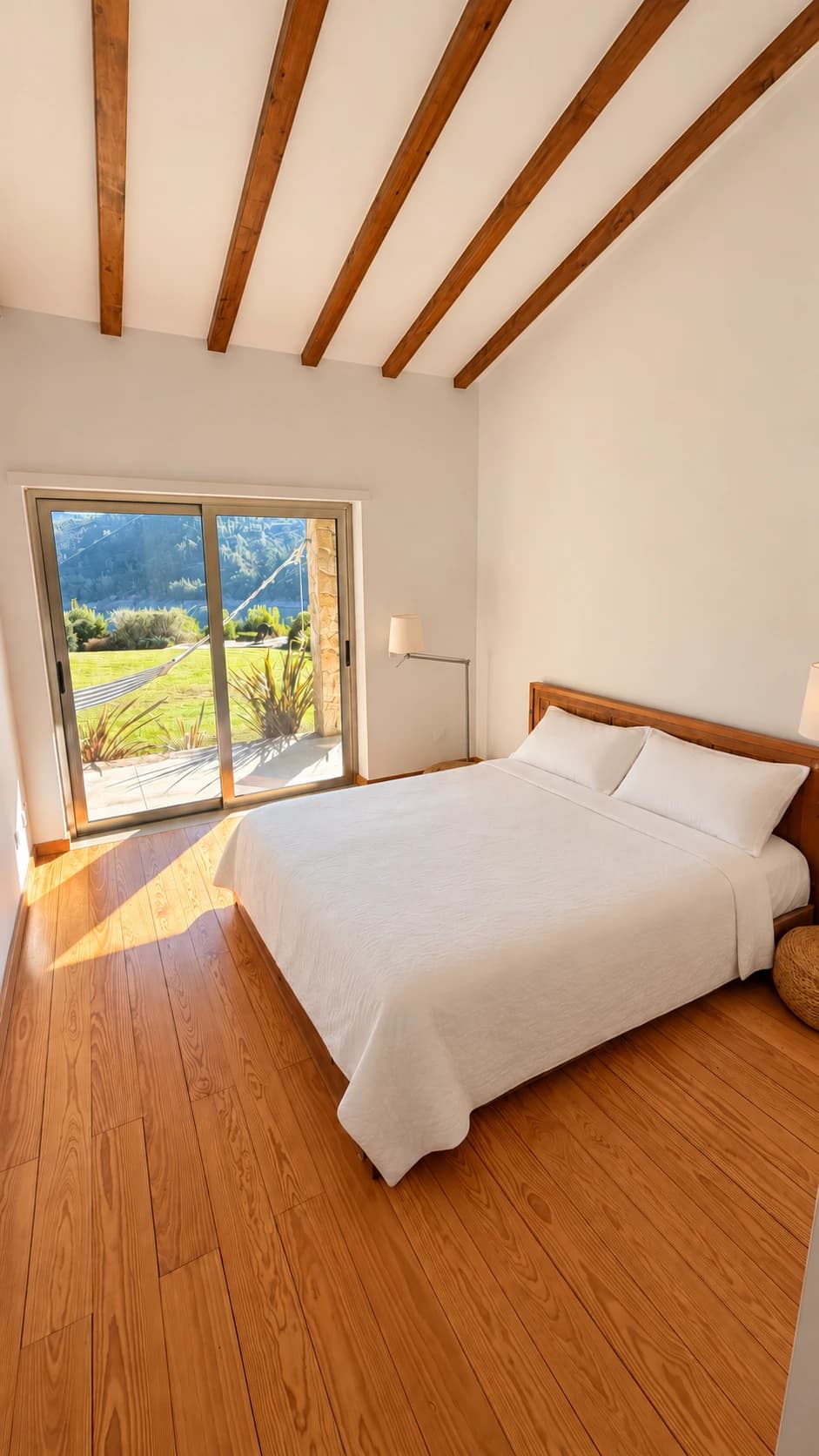 Lake Double room with morning sun and doors to the garden